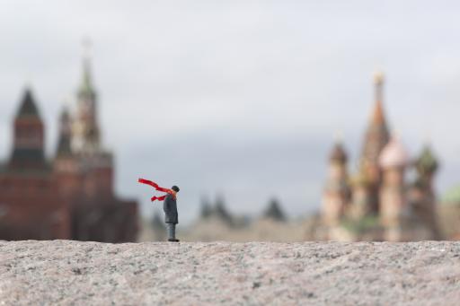 Slinkachu:Into the Wind 