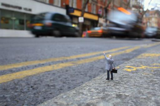 Slinkachu:Taxi!